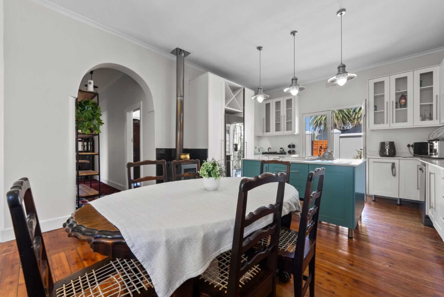 5 Bedroom Property for Sale in Green Point Western Cape